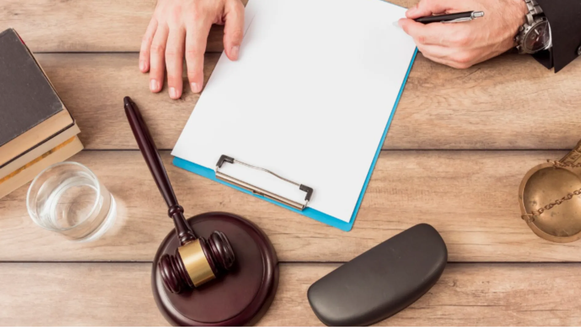 The Link Between Rising Gold Prices, Business Debt, and Financial Stability