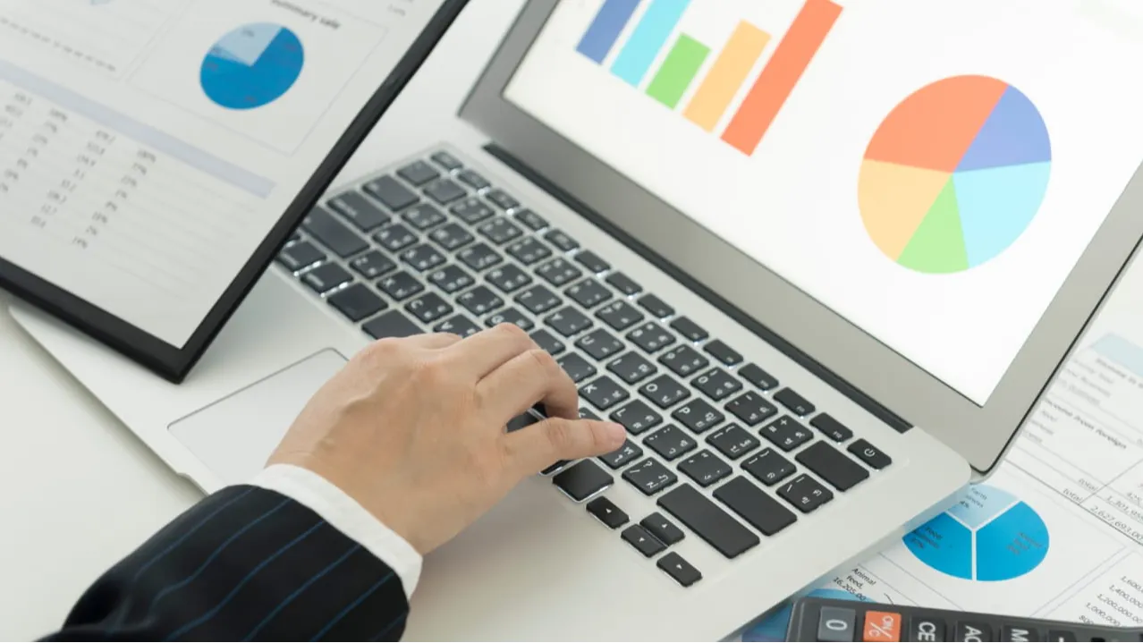 Mengapa Bisnis Berinvestasi dalam Pengembangan Sistem ERP Kustom pada tahun 2025